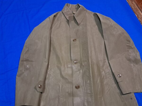 vietnam-early-56-dated-rubber-rain-coat-in-unissued-near-mint-condition-medium-regular-106-color