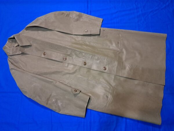vietnam-early-56-dated-rubber-rain-coat-in-unissued-near-mint-condition-medium-regular-106-color