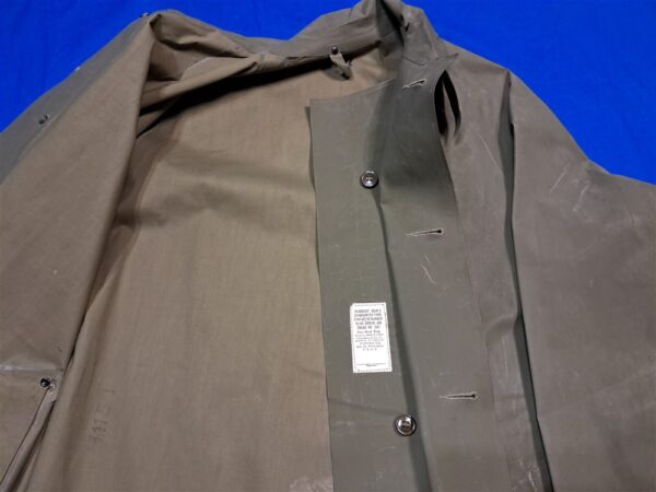 vietnam-early-56-dated-rubber-rain-coat-in-unissued-near-mint-condition-medium-regular-106-color