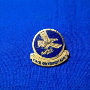 world-war-two-distinctive-unit-insignia-for-troop-carry-with-eagle-carrying-soldier-to-front-lines-sterling-levelle