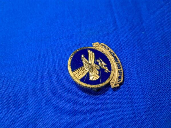 world-war-two-distinctive-unit-insignia-for-troop-carry-with-eagle-carrying-soldier-to-front-lines-sterling-levelle