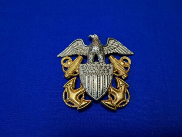 vietnam-war-era-gemsco-manufactured-naval-visor-cap-eagle-in-sterling-and-gold-excellent-details