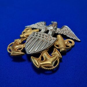 vietnam-war-era-gemsco-manufactured-naval-visor-cap-eagle-in-sterling-and-gold-excellent-details