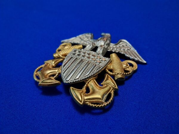 vietnam-war-era-gemsco-manufactured-naval-visor-cap-eagle-in-sterling-and-gold-excellent-details