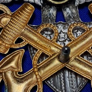 vietnam-war-era-gemsco-manufactured-naval-visor-cap-eagle-in-sterling-and-gold-excellent-details