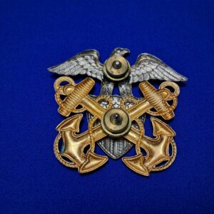 vietnam-war-era-gemsco-manufactured-naval-visor-cap-eagle-in-sterling-and-gold-excellent-details