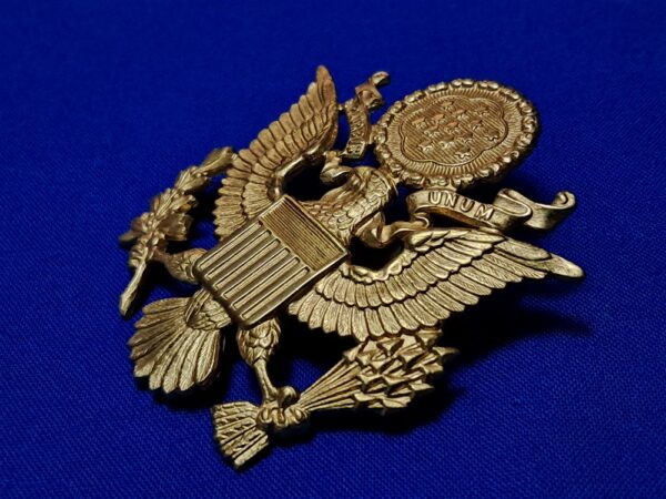 vietnam-war-era-officers-visor-cap-eagle-by-meyer-22-marked-1966-to-1973-unissued