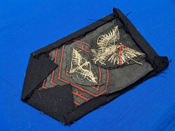 world-war-two-dress-blue-naval-chevron-rank-for-chief-petty-officer-bullion-eagle-and-wings-with-propeller-red-felt-stripes