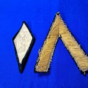 world-war-two-french-set-of insignia-extras-original-collar-and-sleeve-stripe
