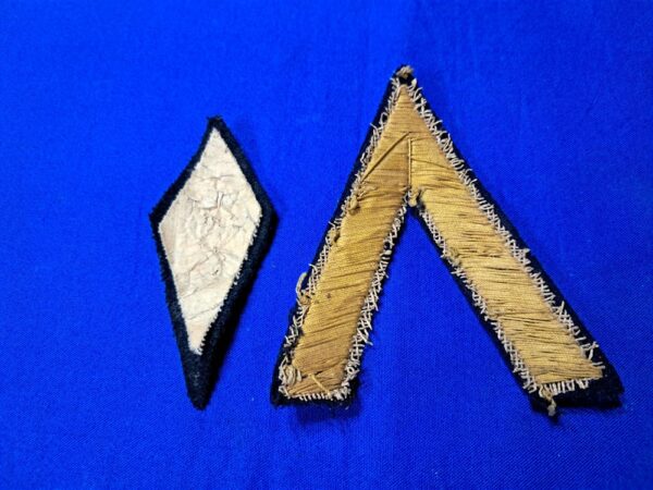 world-war-two-french-set-of insignia-extras-original-collar-and-sleeve-stripe