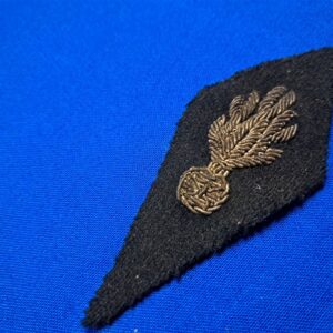 world-war-two-french-set-of insignia-extras-original-collar-and-sleeve-stripe