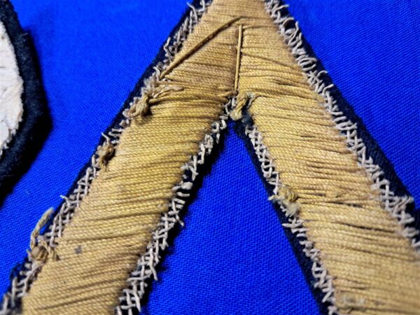 world-war-two-french-set-of insignia-extras-original-collar-and-sleeve-stripe