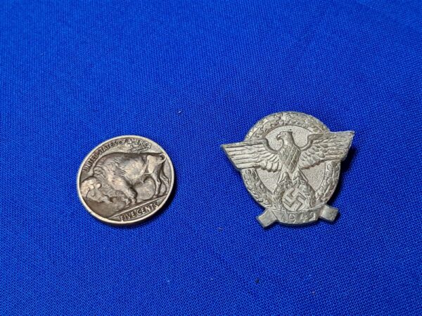 world-war-two-german-police-donations-pin-dated-1942-zinc-plated-with-original-pin