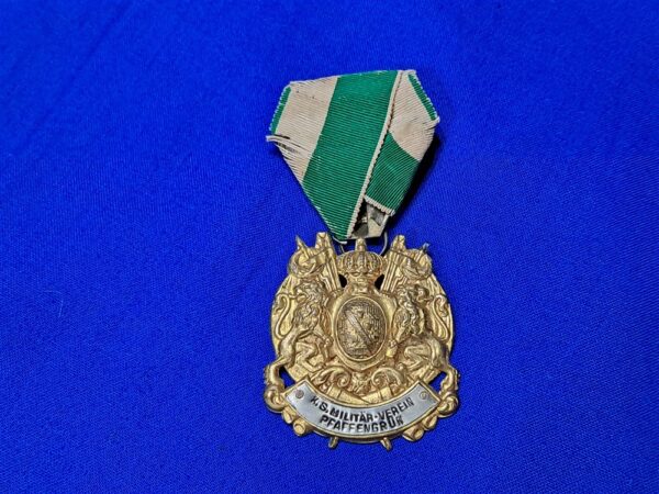 german-pre-world-war-one-veterans-membership-medal-saxon-local-town-with-ribbon-green-white-added-town-plate