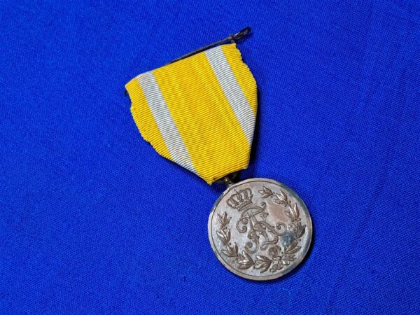 medal-saxon-august german-world-war-one-saxon-merit-medal-yellow-white-ribbon-august-original