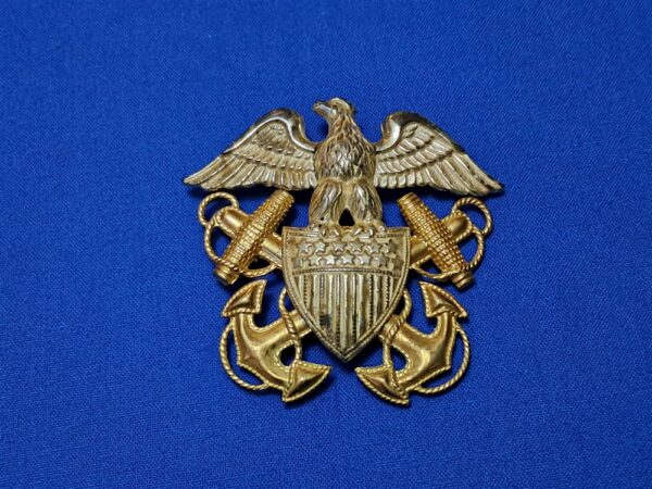 korean-war-era-gemsco-manufactured-naval-visor-cap-eagle-in-sterling-and-gold-excellent-details