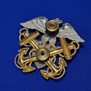 korean-war-era-gemsco-manufactured-naval-visor-cap-eagle-in-sterling-and-gold-excellent-details