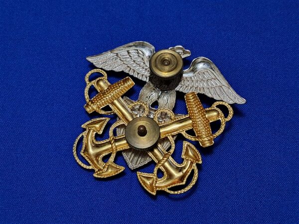 korean-war-era-gemsco-manufactured-naval-visor-cap-eagle-in-sterling-and-gold-excellent-details