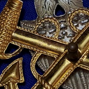 korean-war-era-gemsco-manufactured-naval-visor-cap-eagle-in-sterling-and-gold-excellent-details