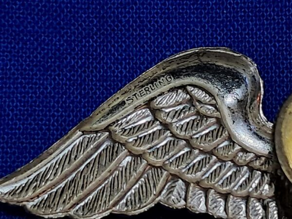 korean-war-era-gemsco-manufactured-naval-visor-cap-eagle-in-sterling-and-gold-excellent-details