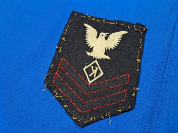 late-1940-era-naval-chevron-insignia-rank-with-k-in-triangle-for-chemical-warfare-specialist-and-dark-blue-wool-white-eagle