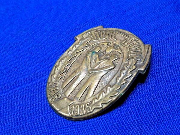 world-war-two-tinnie-saar-reunification-made-of-brass-with-original-pin-1935