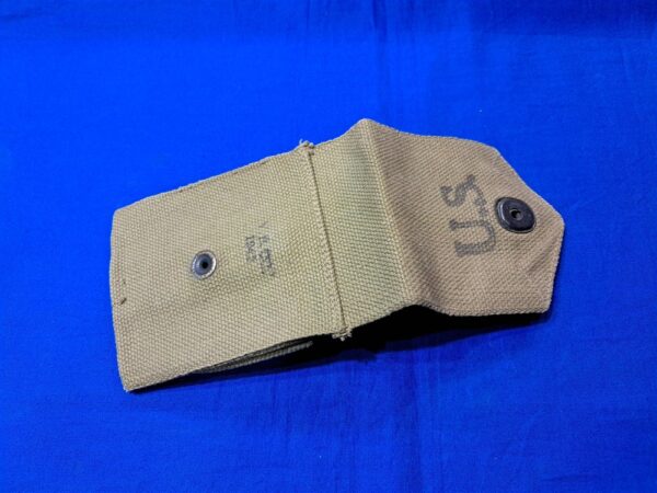 world-war-two-mint-unissued-m-1911-magazine-clip-pouch-1942-dated-for-pistol-belt