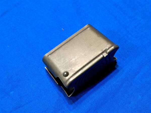 world-war-two-garand-rifle-en-block-clips-original-marked-international silver