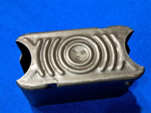 world-war-two-garand-rifle-en-block-clips-original-marked-international silver
