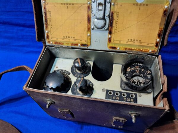 japanese-field-walkie-talkie-transceiver-with-carry-leather-case-and-strap-rare-missing-part-model-96-4