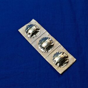 vietnam-war-medical-tablets-pill-for-anti-malaria-contraction-in-the-jungle-set-of-3-in-foil