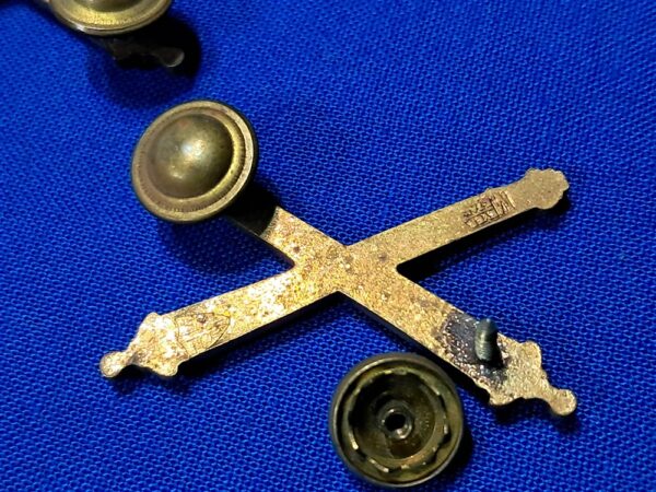 world-war-two-officers-artillery-collar-insignia-meyer-made-screw-back-early-design-matched-set