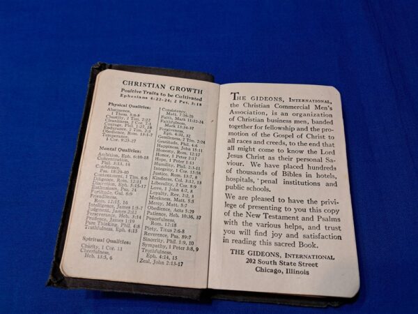 wrold-war-two-new-testiment-bible-by-gidions-dated-1941-early-pre-war-issue-pocket-size