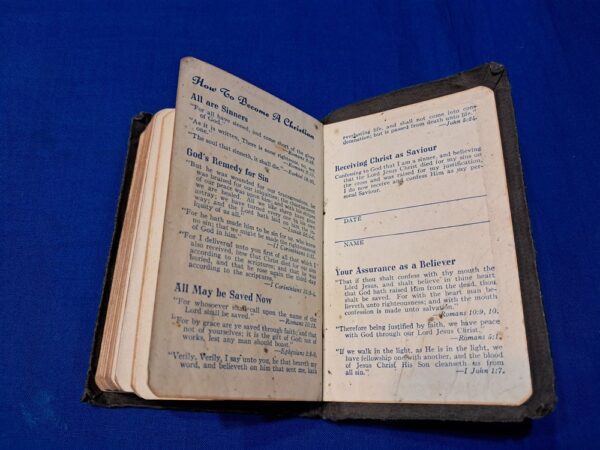 wrold-war-two-new-testiment-bible-by-gidions-dated-1941-early-pre-war-issue-pocket-size
