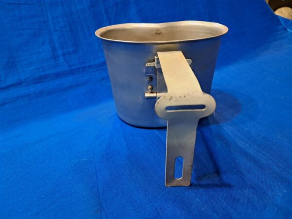 world-war-two-canteen-bottom-dated-1945-by-kmc-mint-unissued-condition-steel-construction