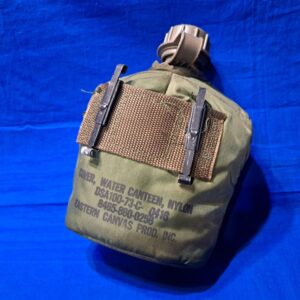 Vietnam-canteen-1973-with-cup-and-cover-near-mint-all-correct-plastic