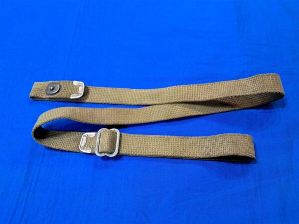 world-war-two-carbine-sling-for-the-rifle-web-mid-war-issue-unmarked-in-light-o-d-shade-early-horseshoe-end-caps