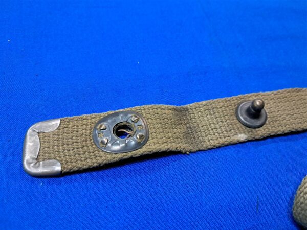 world-war-two-carbine-sling-for-the-rifle-web-mid-war-issue-unmarked-in-light-o-d-shade-early-horseshoe-end-caps