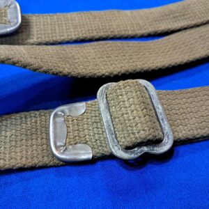 world-war-two-carbine-sling-for-the-rifle-web-mid-war-issue-unmarked-in-light-o-d-shade-early-horseshoe-end-caps