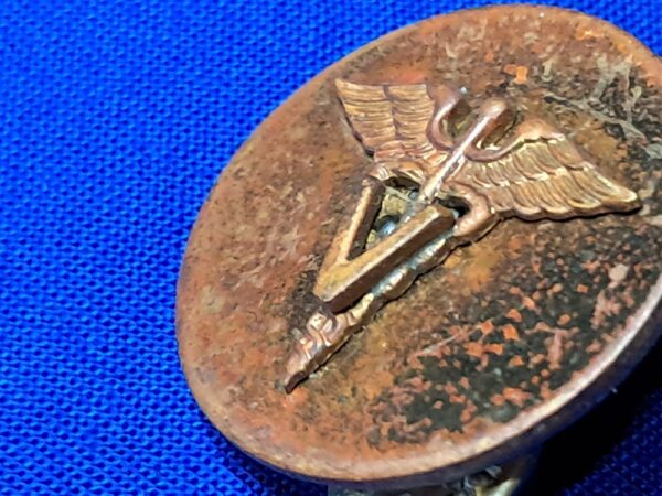 korean-war-era-collar-disc-veterinarian-enlisted-with-original clutches-tarnished-condition-used