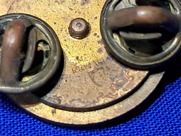 korean-war-era-collar-disc-veterinarian-enlisted-with-original clutches-tarnished-condition-used