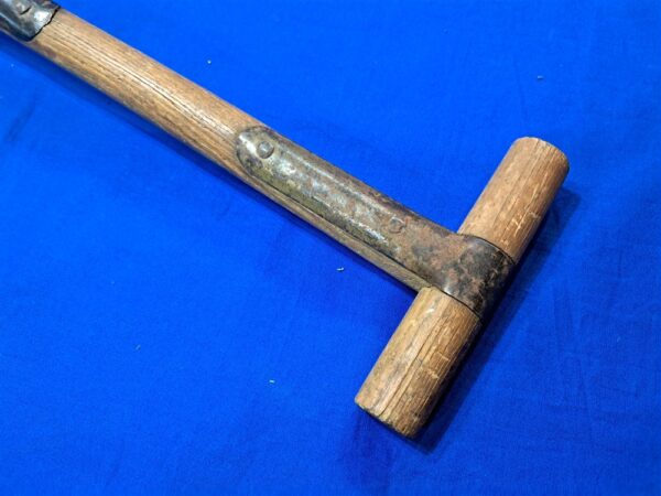 world-war-two-shovel-m-1910-pattern-early-with-used-cover-1943-dated-t-handle-type