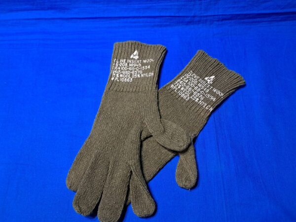 gloves-wool-vietnam vietnam-war-gloves-insert-wool-1968-dated-size-4-unissued-mint-condition