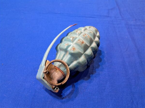 korean-war-m-21-training-grenades-all-original-1953-war-dated-february-paint-original-205-a-1-spoon-fuze