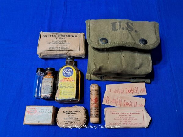 world-war-two-marine-corps-first-1st-aid-pouch-jungle-type-belt-issue-full-of-original-items-used-excellent-1944