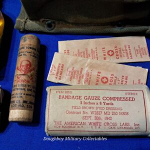 world-war-two-marine-corps-first-1st-aid-pouch-jungle-type-belt-issue-full-of-original-items-used-excellent-1944