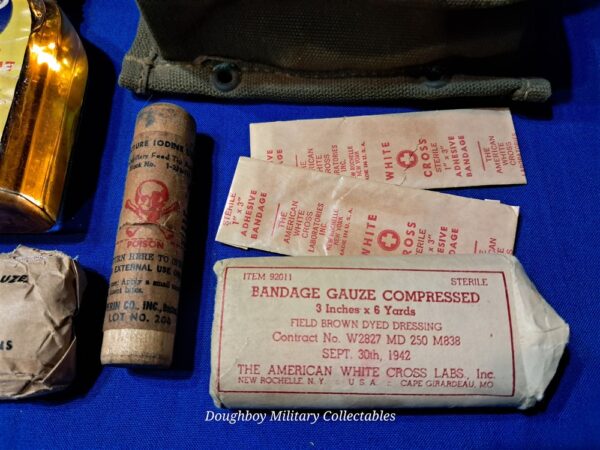 world-war-two-marine-corps-first-1st-aid-pouch-jungle-type-belt-issue-full-of-original-items-used-excellent-1944