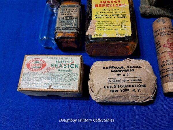 world-war-two-marine-corps-first-1st-aid-pouch-jungle-type-belt-issue-full-of-original-items-used-excellent-1944