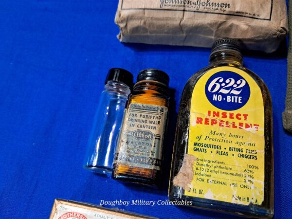 world-war-two-marine-corps-first-1st-aid-pouch-jungle-type-belt-issue-full-of-original-items-used-excellent-1944