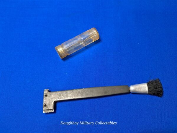 vietnam-war-m-79-grenade-launcher-tools-oil-bottle-and-combination-brush-original-excellent
